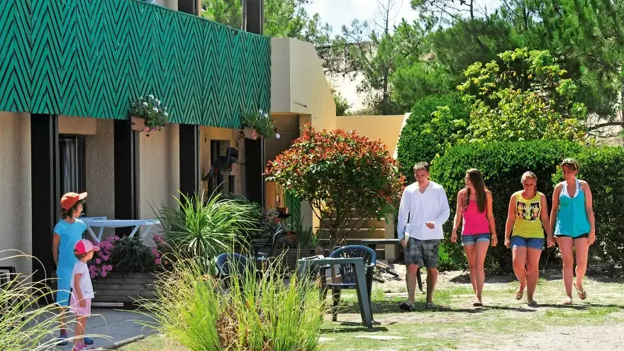 Famille en vacances à Lacanau Océan