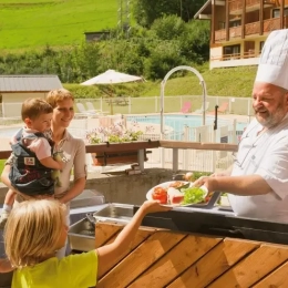 Grillades au barbecue en été